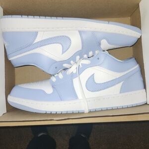 Nike Air Jordan 1 Low Wmn.Sz.12/Mn.10.5  New In Box No Box Lid.